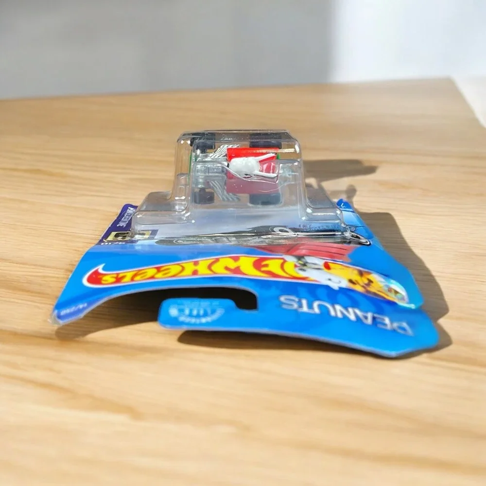 2019 Hotwheels Peanuts Snoopy HW Screen Time #9 Car 1/64 Diecast Vehicle NEW
